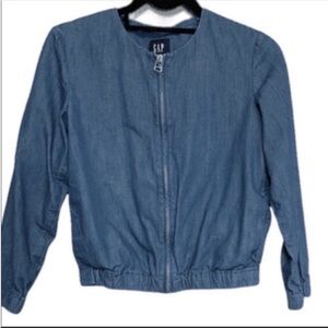 Gap front zipper with pockets bomber chambray denim jacket. Size XS.